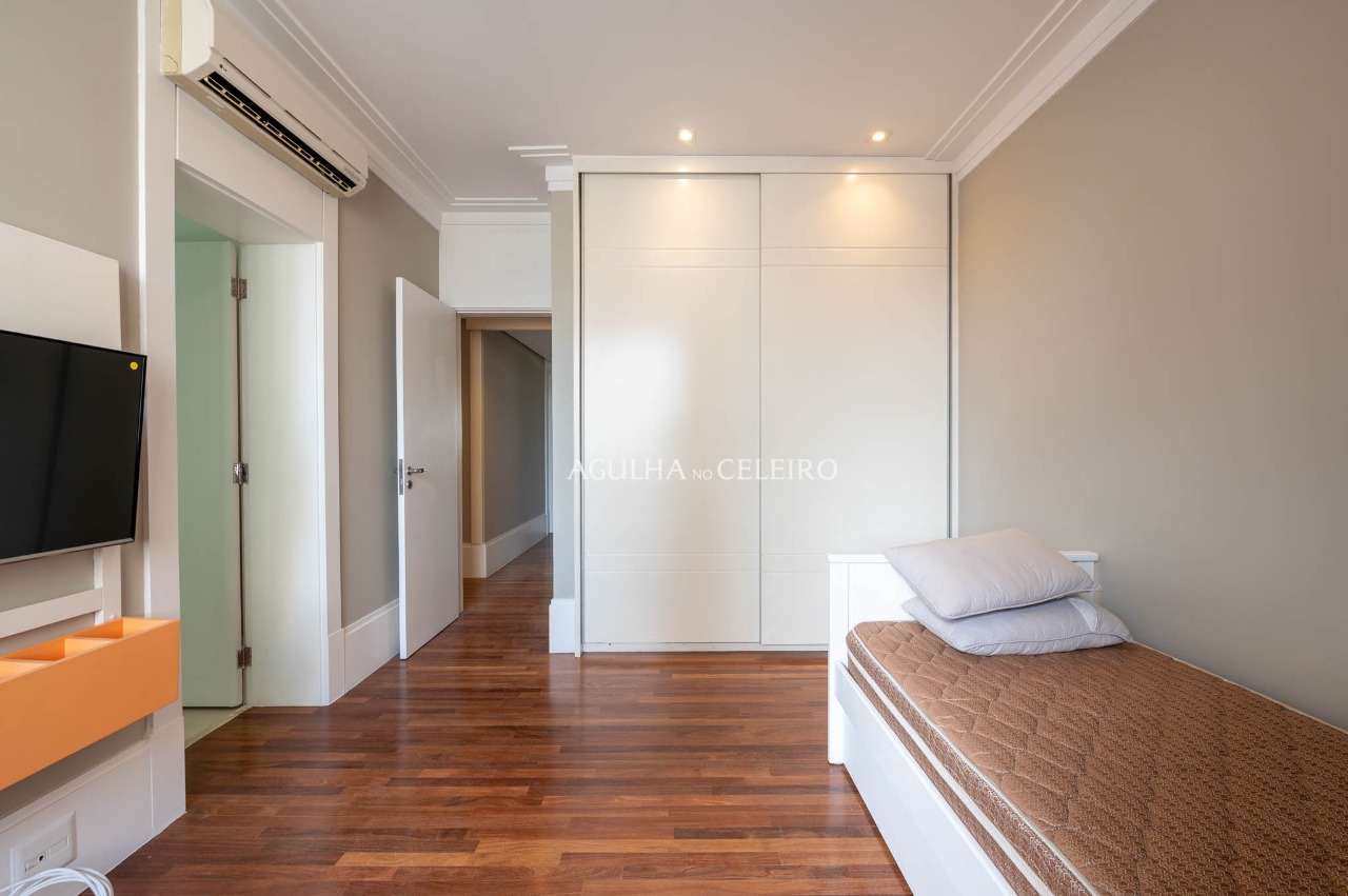 Apartamento em prédio muito especial à venda na Vila Nova Conceição. – 22527