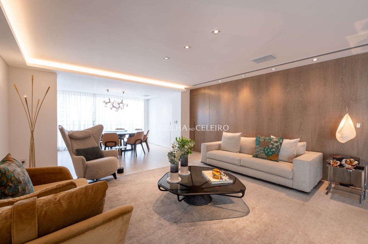 Apartamento na Vila Nova Conceição com assinatura João Armentano. – 22534