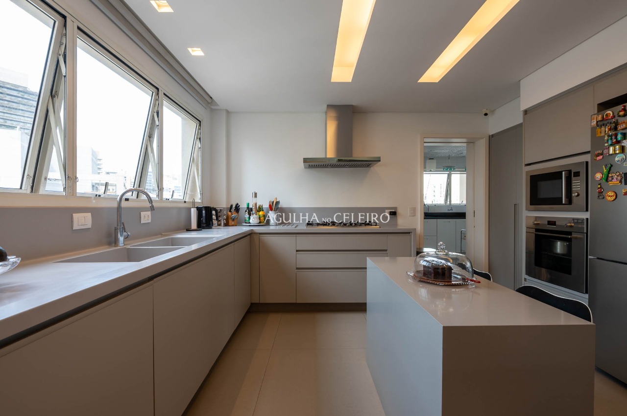 Apartamento na Vila Nova Conceição com assinatura João Armentano. – 22534