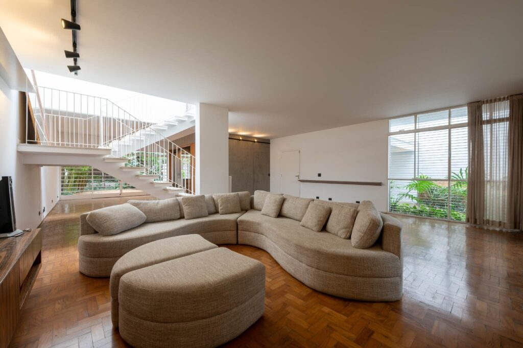Casa charmosa com projeto contemporâneo e jardim encantador. – 22551