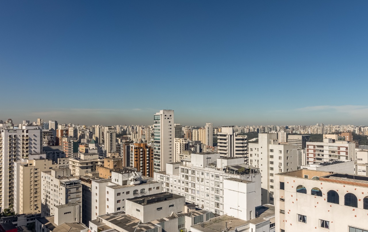 Apartamento com varanda ampla e uma vista que transforma a experiência de morar no Jardim Paulista. – 22573