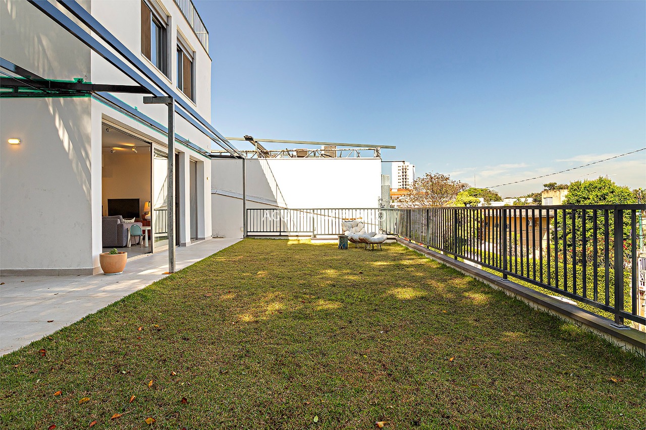 Casa reformada à venda em Alto de Pinheiros. – 22588
