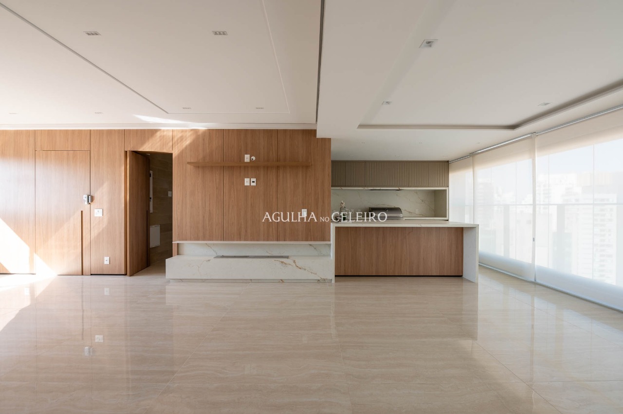 Apartamento sofisticado com vista panorâmica em localização privilegiada. – 22603