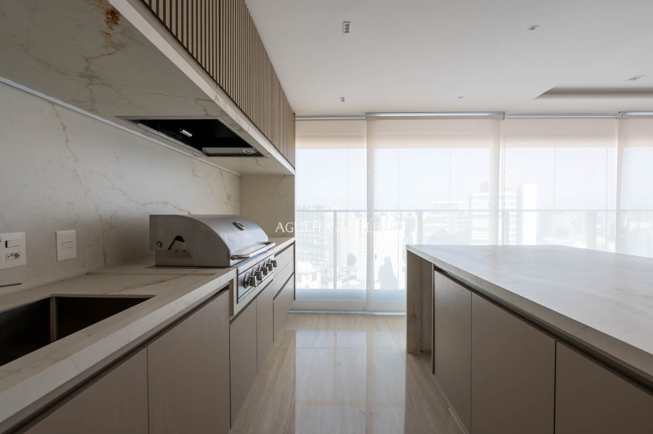 Apartamento sofisticado com vista panorâmica em localização privilegiada. – 22603