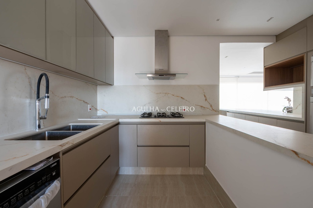 Apartamento sofisticado com vista panorâmica em localização privilegiada. – 22603
