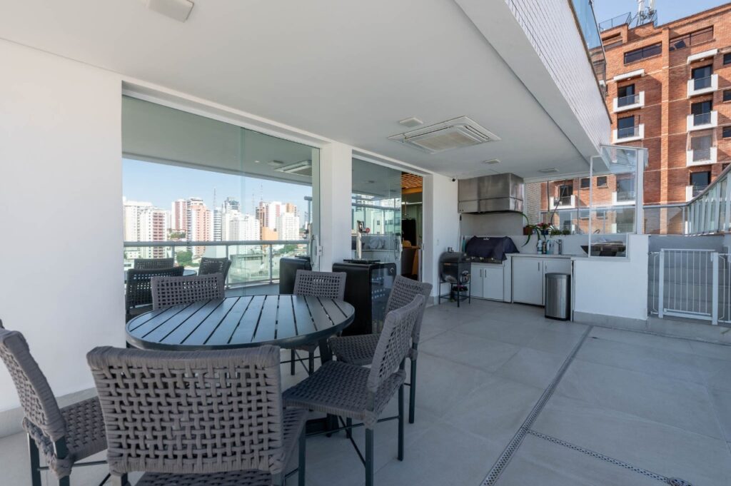 Cobertura de 250 m² em Perdizes: Vista livre, piscina privativa, 4 suítes e 4 vagas – CO0820