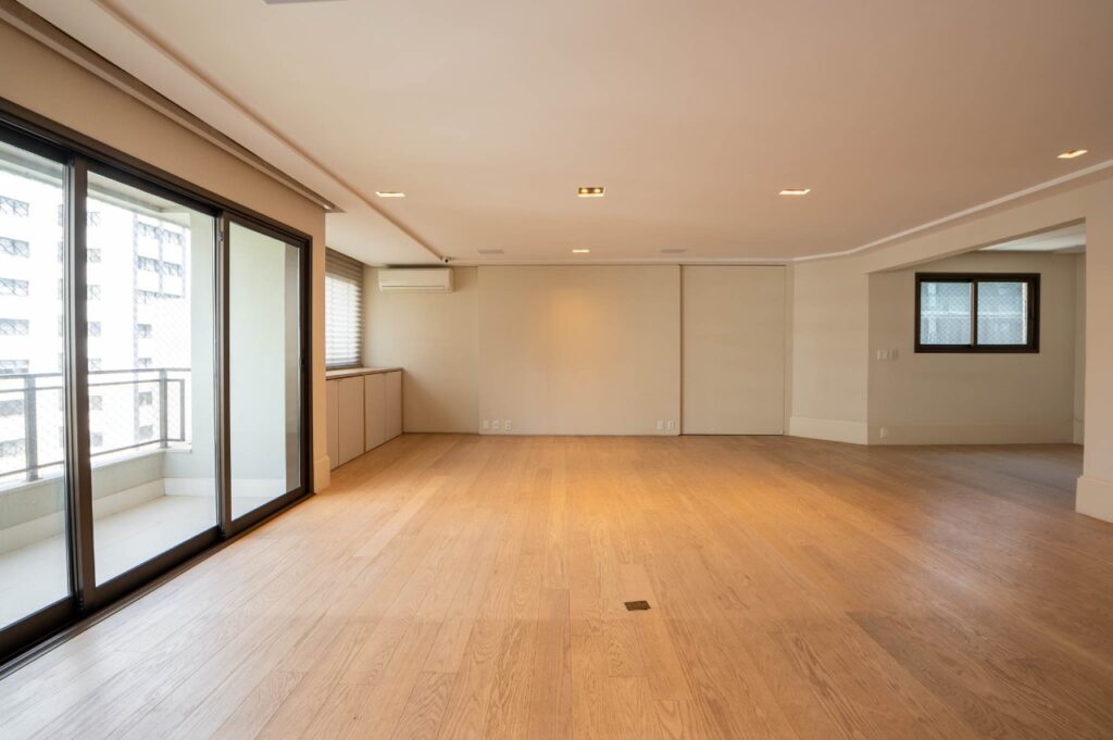Lindo apartamento no Itaim com projeto de Roberto Migotto – 17597