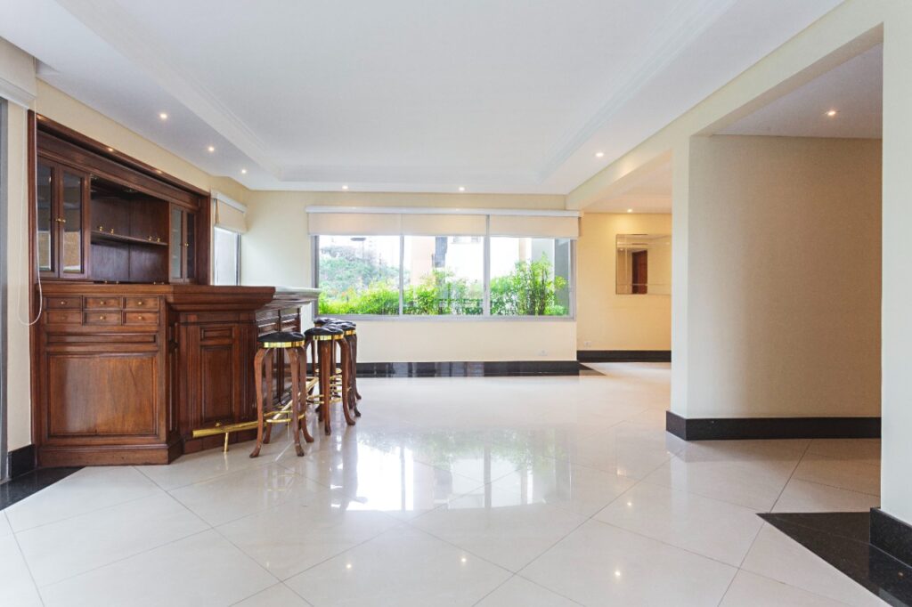 Apartamento espaçoso à venda em Moema – 20036
