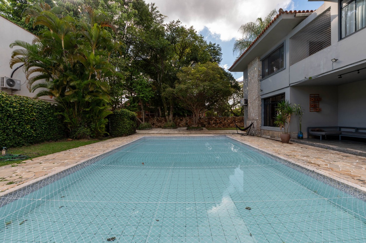 Casa espaçosa com piscina à venda em Alto de Pinheiros – 22479
