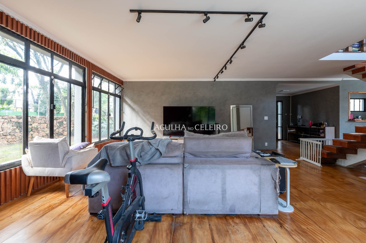 Casa espaçosa com piscina à venda em Alto de Pinheiros – 22479