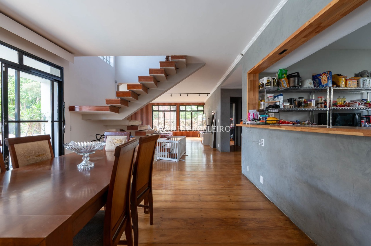 Casa espaçosa com piscina à venda em Alto de Pinheiros – 22479