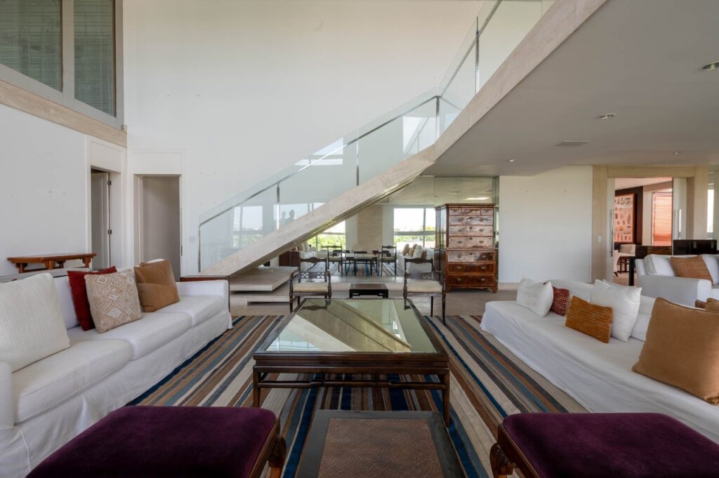 Espetacular Triplex de 900 m² com Elevador Privativo, Adega Climatizada e 4 Suítes – 22776