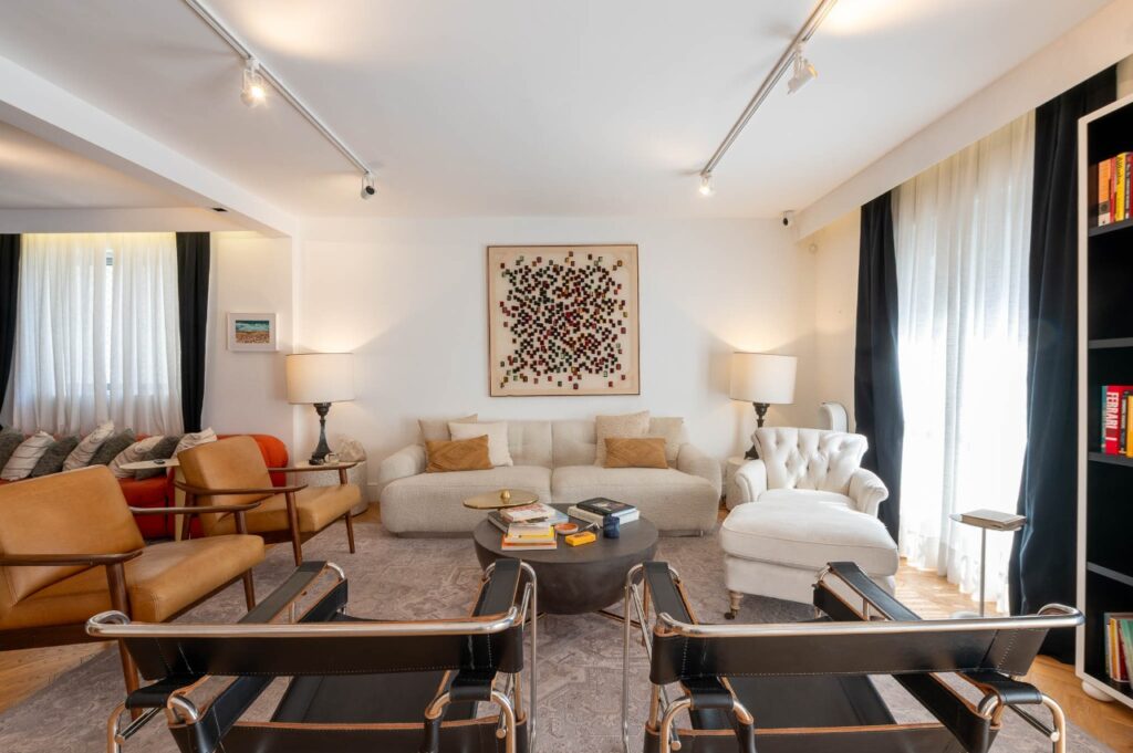 Apartamento para locação, mobiliado, amplo e iluminado na parte plana do Jardim América – 9622