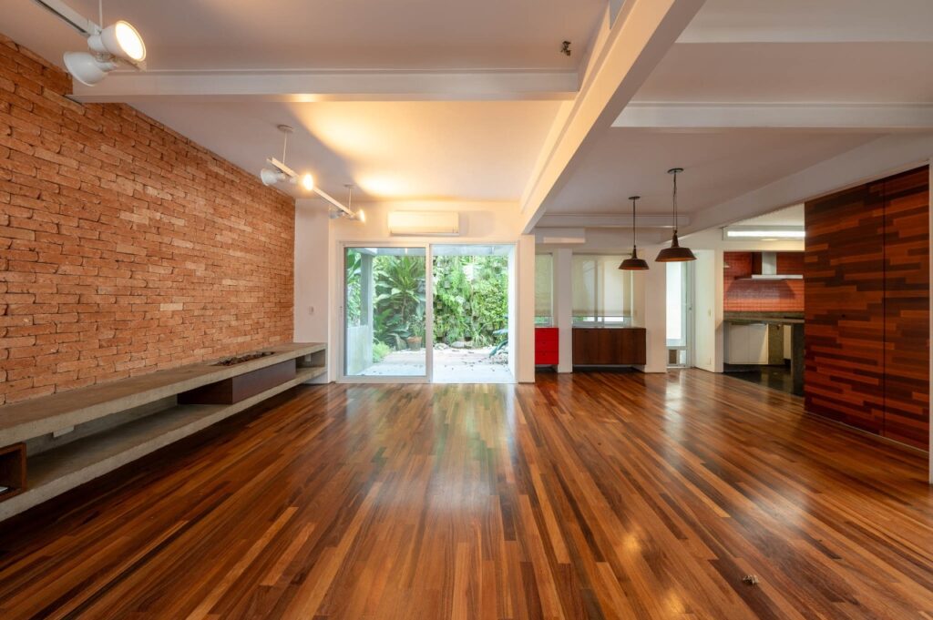 Casa Reformada no Jardim Paulistano com Churrasqueira e Ofurô – 22831