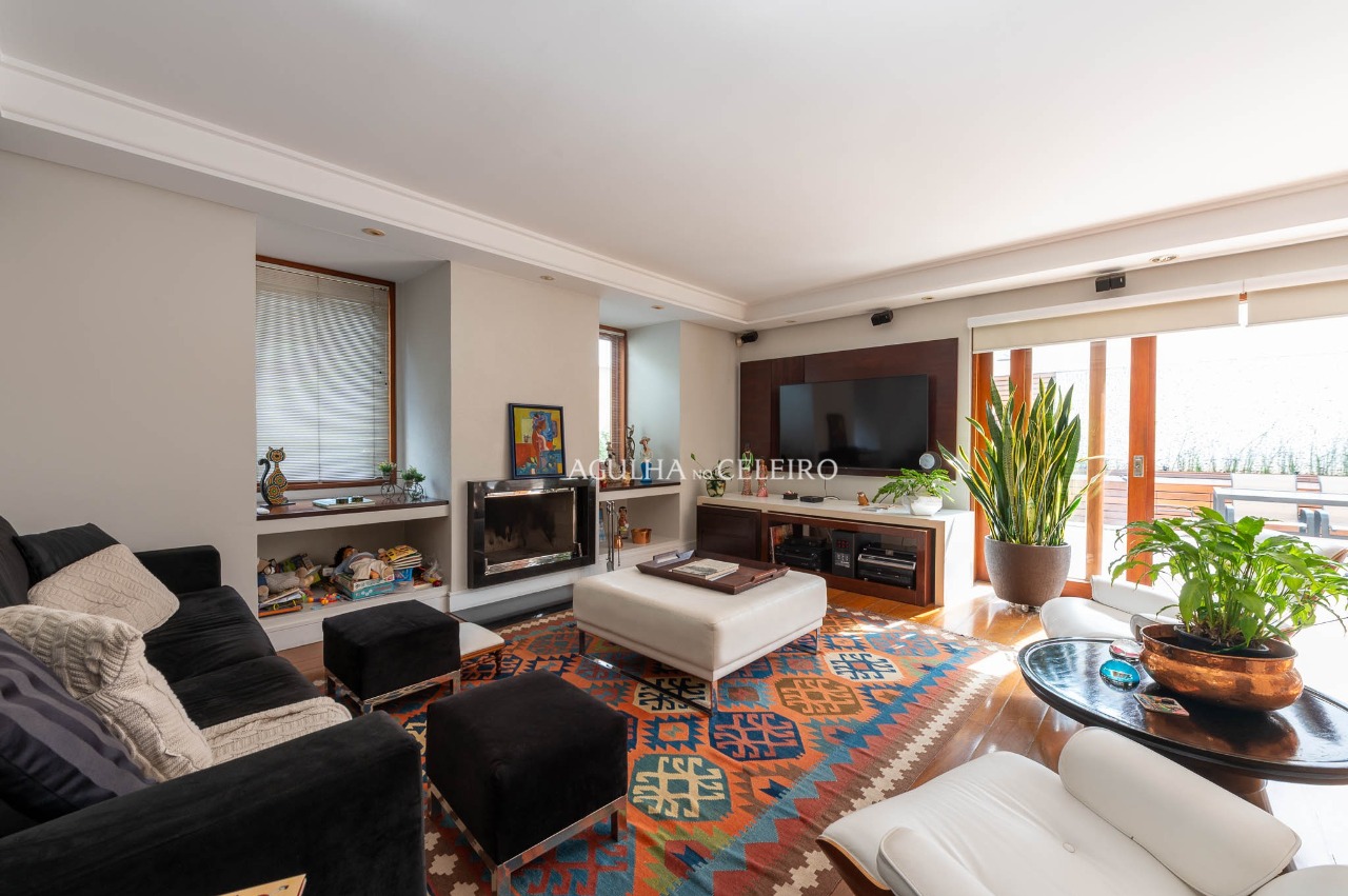 Casa com ambientes integrados e um jardim para viver ao ar livre no Morumbi. – 22891