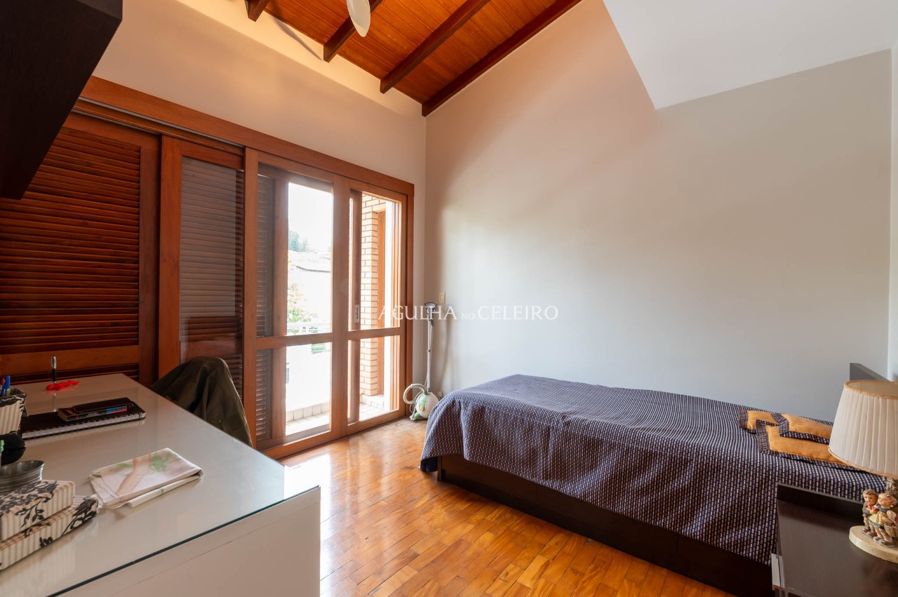 Casa com ambientes integrados e um jardim para viver ao ar livre no Morumbi. – 22891