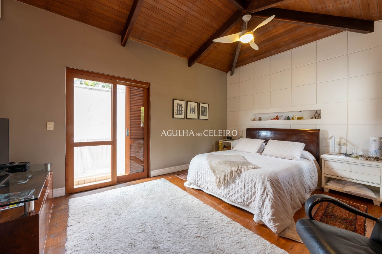Casa com ambientes integrados e um jardim para viver ao ar livre no Morumbi. – 22891