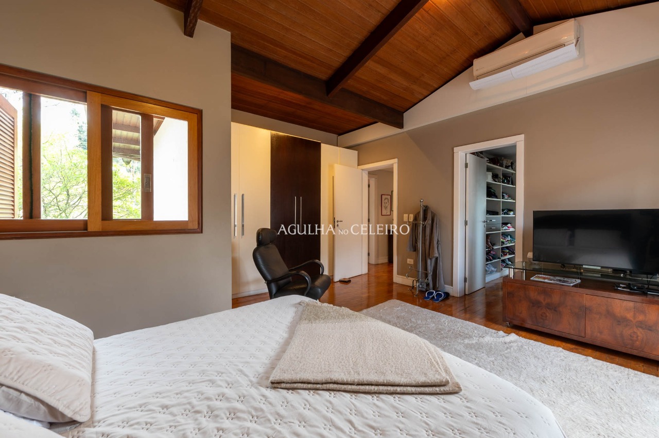 Casa com ambientes integrados e um jardim para viver ao ar livre no Morumbi. – 22891