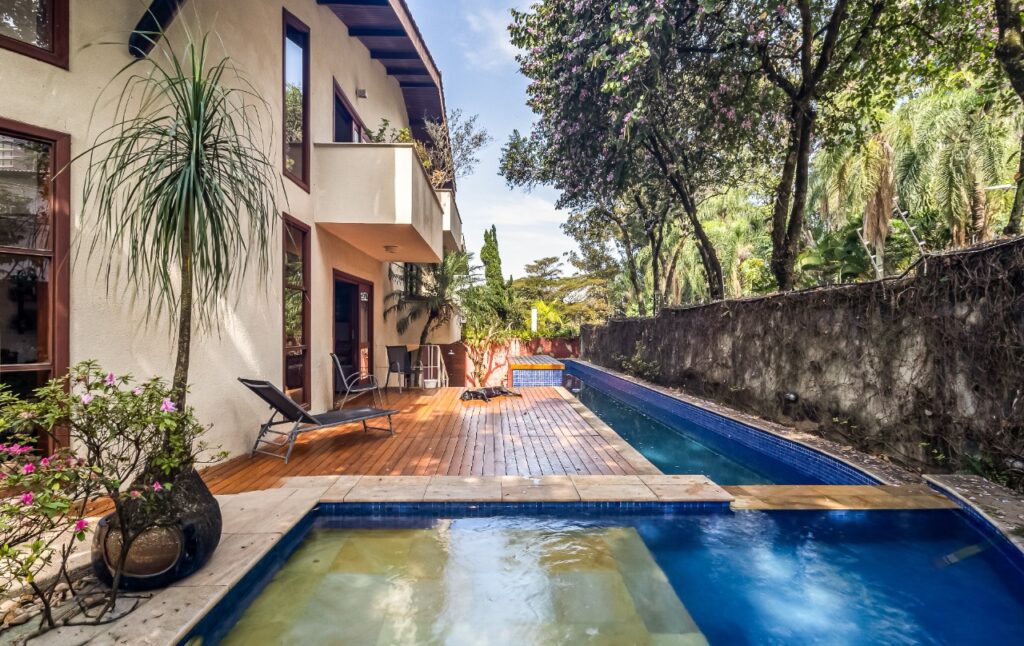 Casa para atualizar e criar novos capítulos em família, cercada pelo verde do Alto de Pinheiros. – 22892