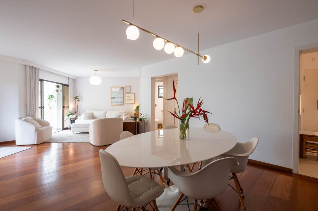 Apartamento à venda na parte plana do Jardim Paulista com vista para a copa das árvores, 3 suítes e em prédio com pisc...