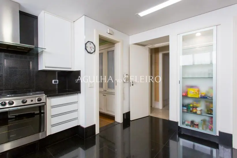 Vendo/Jardim América: super reformado na parte plana – AP1260