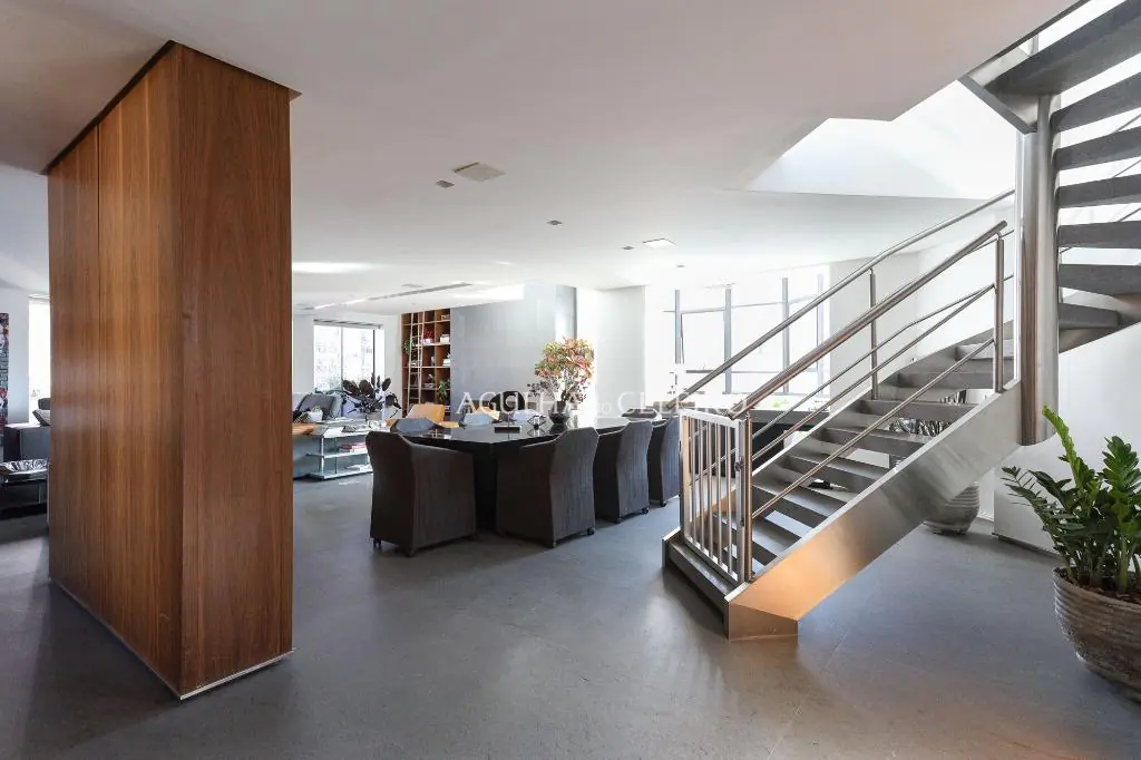 Venda/Locação/Vila Nova Conceição: Apartamento super reformado, com muita luz natural. – AP4192