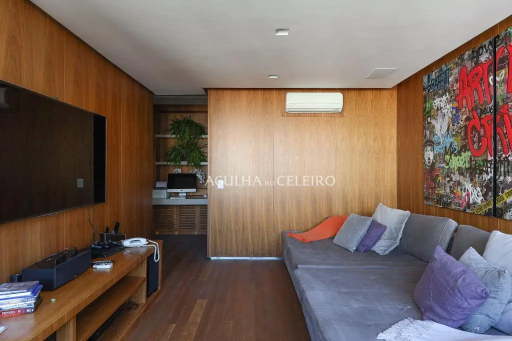 Venda/Locação/Vila Nova Conceição: Apartamento super reformado, com muita luz natural. – AP4192