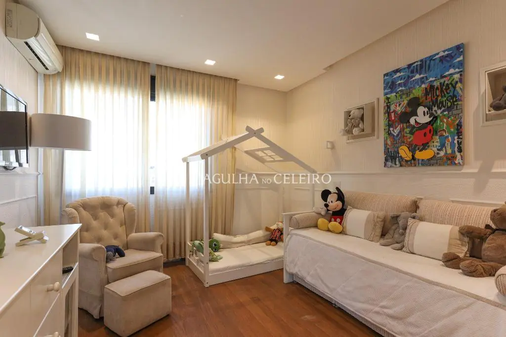 Venda/Locação/Vila Nova Conceição: Apartamento super reformado, com muita luz natural. – AP4192