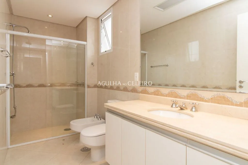 Apartamento à venda no Campo Belo com 218m² de área útil, 3 suítes, 5 vagas de garagem + depósito. – AP8392