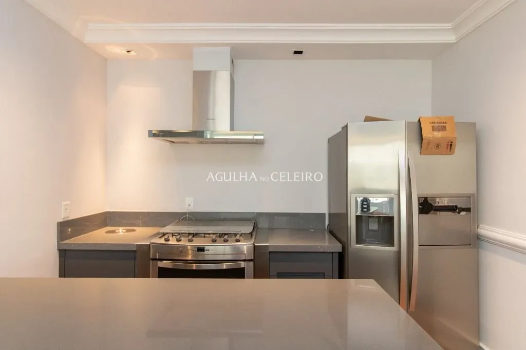 Apartamento à venda no Campo Belo com 218m² de área útil, 3 suítes, 5 vagas de garagem + depósito. – AP8392