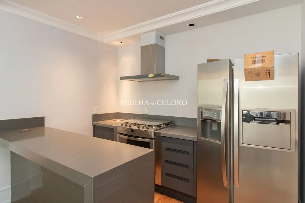 Apartamento à venda no Campo Belo com 218m² de área útil, 3 suítes, 5 vagas de garagem + depósito. – AP8392