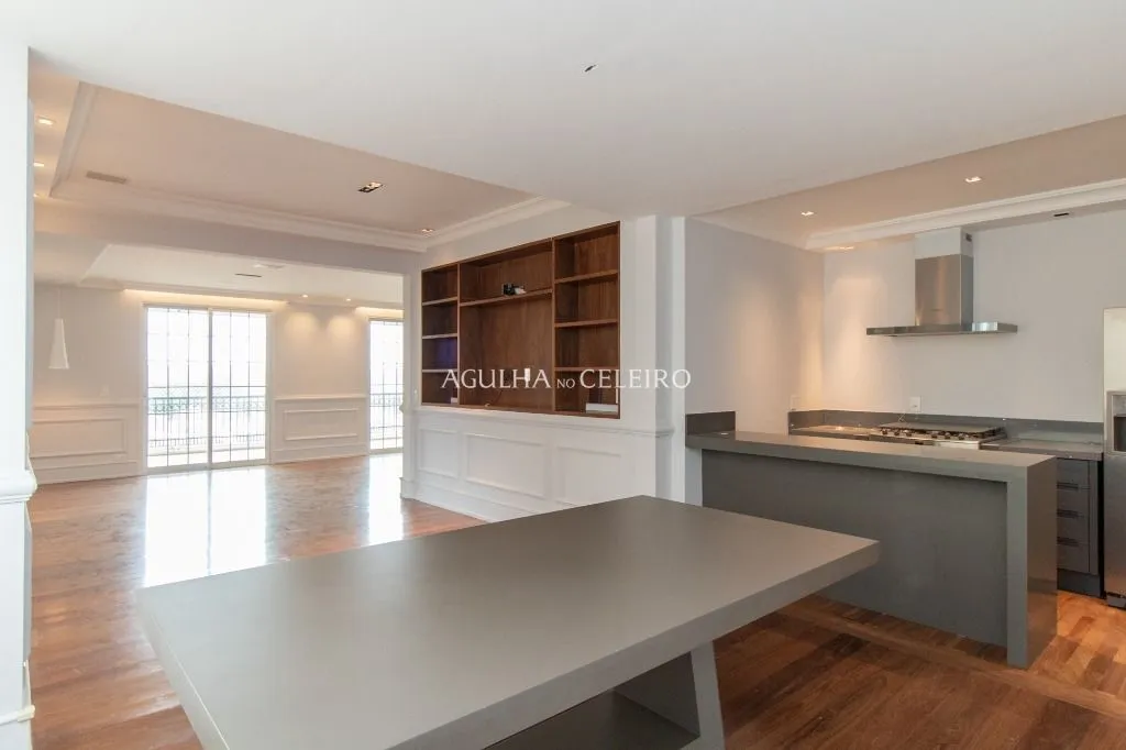 Apartamento à venda no Campo Belo com 218m² de área útil, 3 suítes, 5 vagas de garagem + depósito. – AP8392