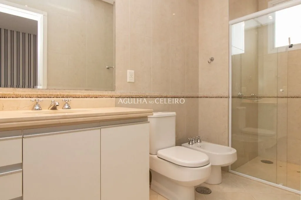 Apartamento à venda no Campo Belo com 218m² de área útil, 3 suítes, 5 vagas de garagem + depósito. – AP8392