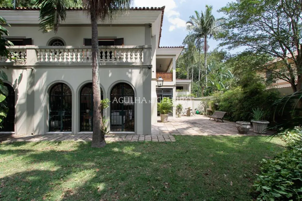 Venda/Locação/Jardim América: casa em estilo colonial brasileiro – CA0234