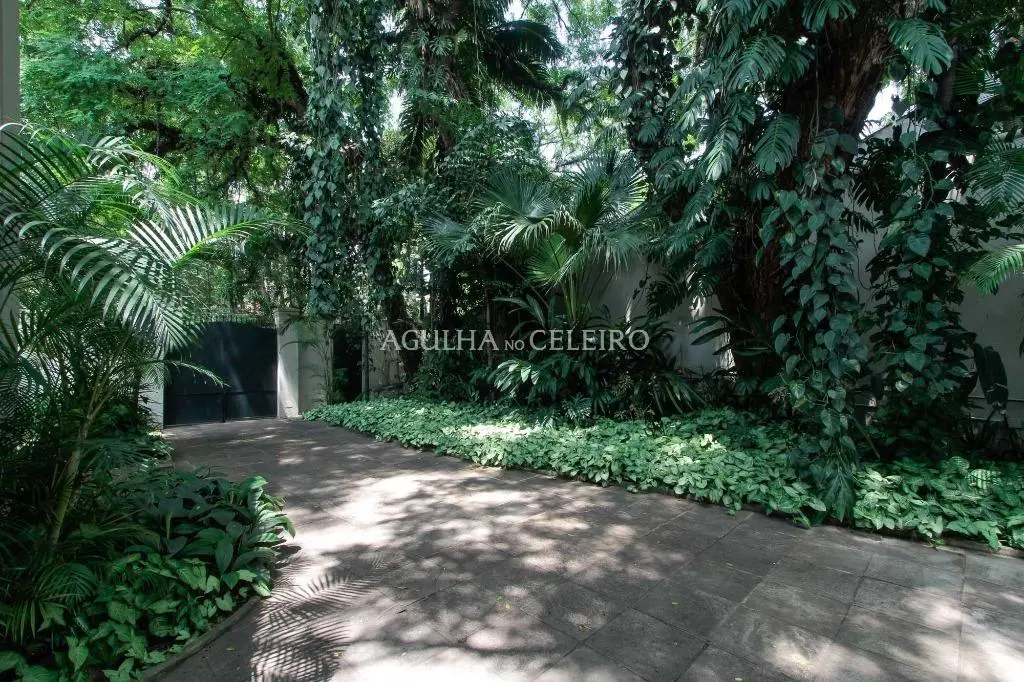 Venda/Locação/Jardim América: casa em estilo colonial brasileiro – CA0234