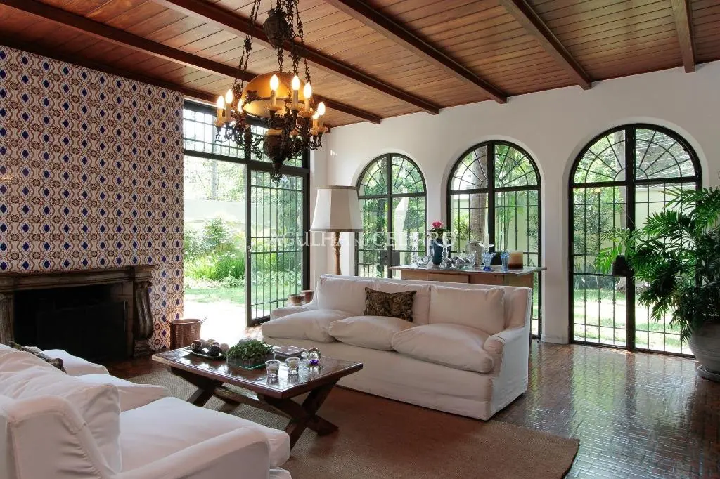 Venda/Locação/Jardim América: casa em estilo colonial brasileiro – CA0234