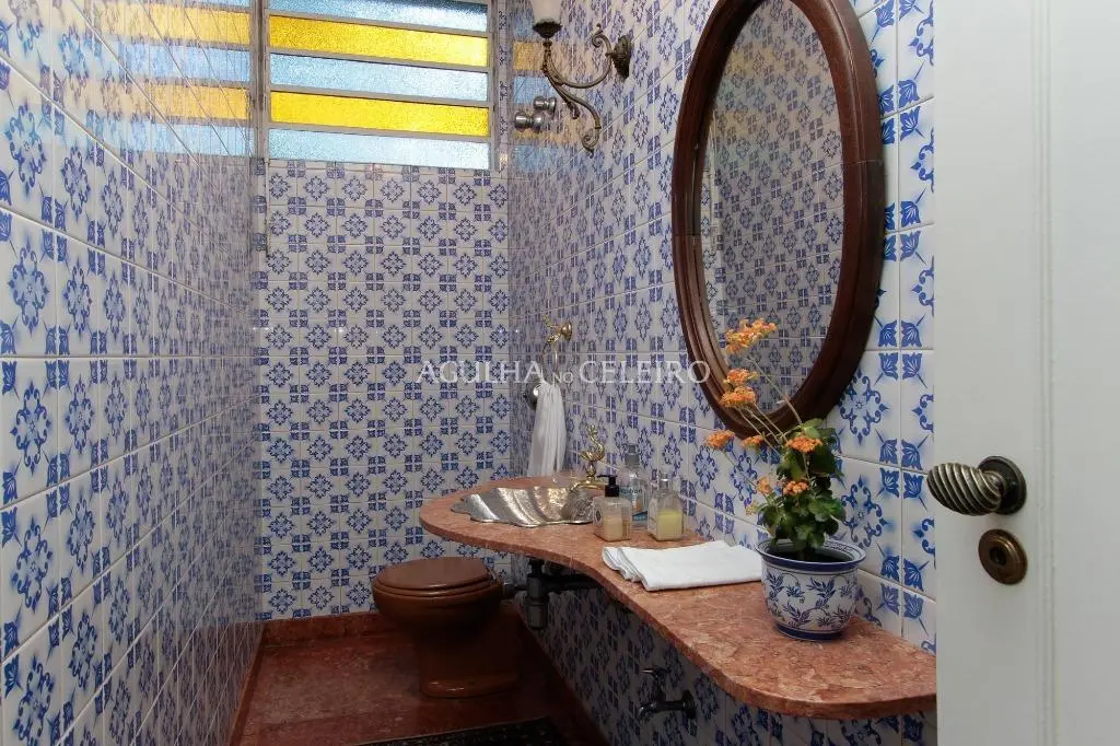 Venda/Locação/Jardim América: casa em estilo colonial brasileiro – CA0234