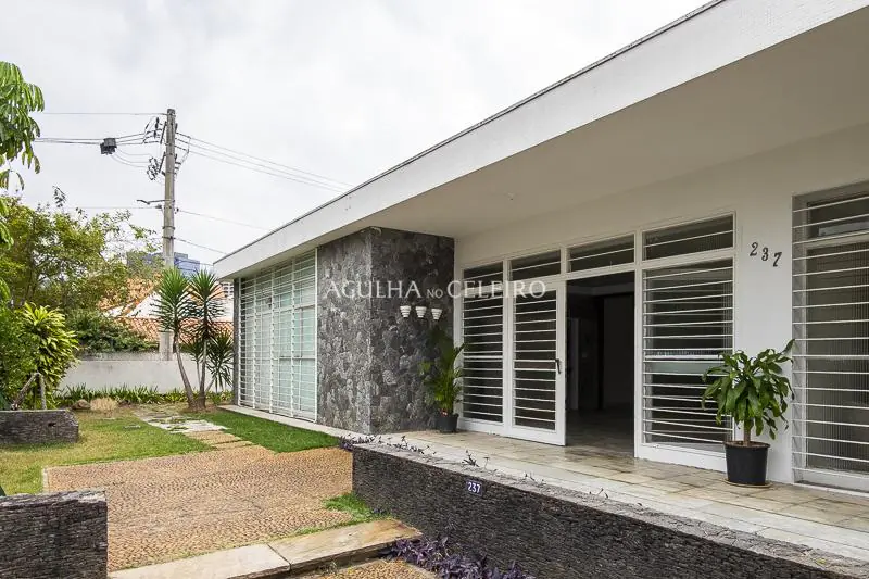 Casa com Terreno de 1120 mts em esquina no coração da Vila Nova Conceição. – CA0722