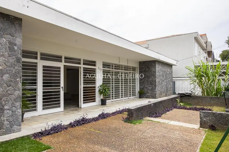 Casa com Terreno de 1120 mts em esquina no coração da Vila Nova Conceição. – CA0722