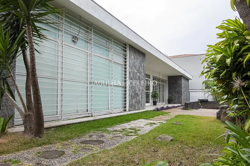 Casa com Terreno de 1120 mts em esquina no coração da Vila Nova Conceição. – CA0722