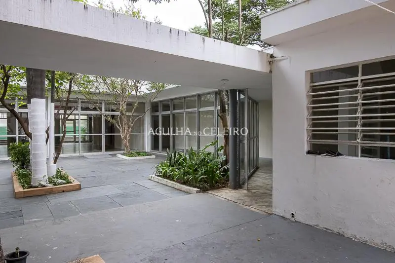 Casa com Terreno de 1120 mts em esquina no coração da Vila Nova Conceição. – CA0722