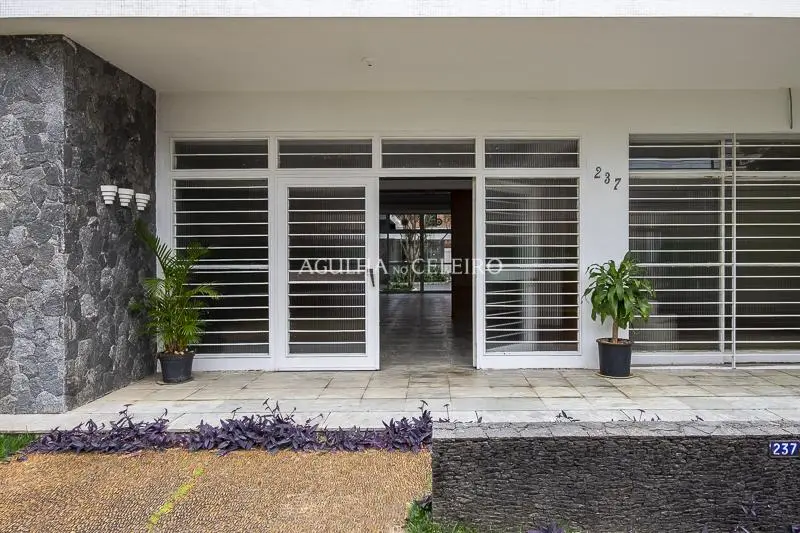 Casa com Terreno de 1120 mts em esquina no coração da Vila Nova Conceição. – CA0722