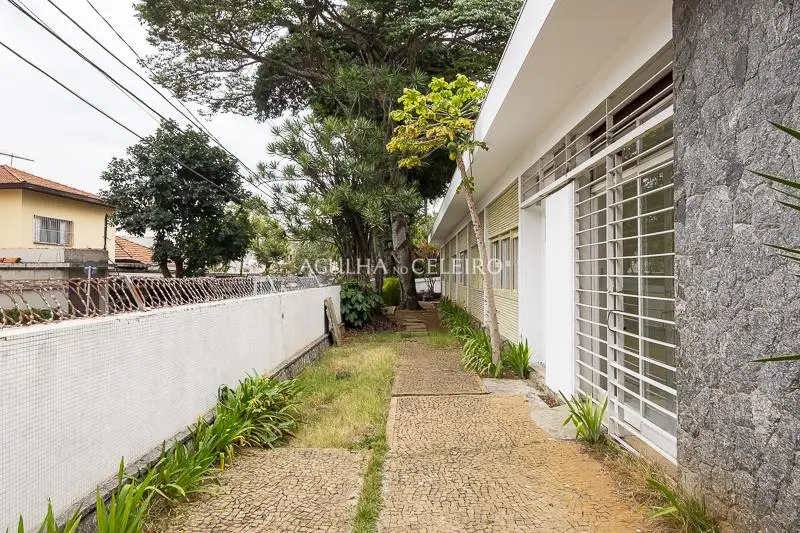 Casa com Terreno de 1120 mts em esquina no coração da Vila Nova Conceição. – CA0722