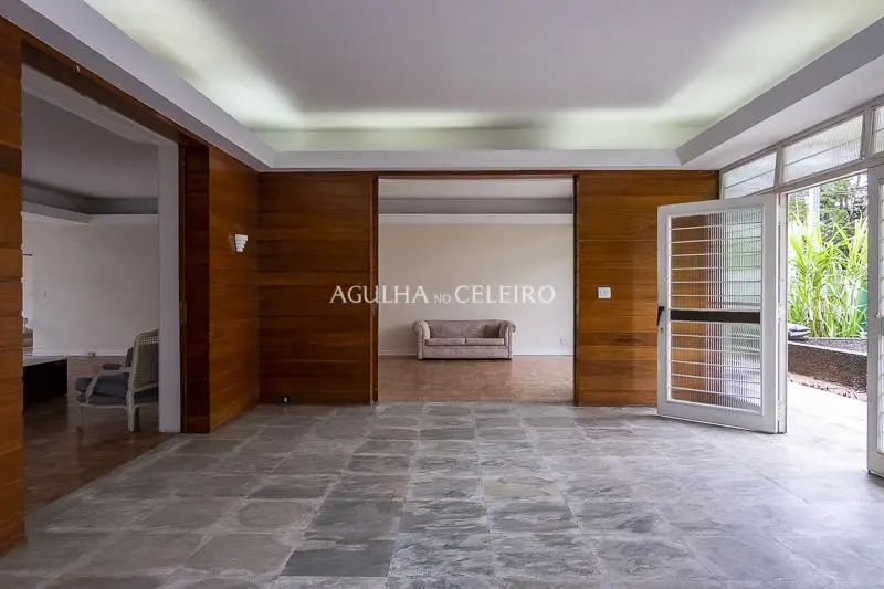 Casa com Terreno de 1120 mts em esquina no coração da Vila Nova Conceição. – CA0722