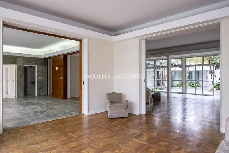 Casa com Terreno de 1120 mts em esquina no coração da Vila Nova Conceição. – CA0722