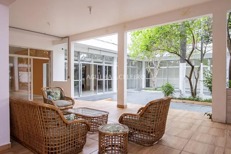 Casa com Terreno de 1120 mts em esquina no coração da Vila Nova Conceição. – CA0722