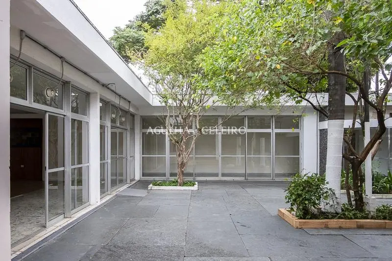 Casa com Terreno de 1120 mts em esquina no coração da Vila Nova Conceição. – CA0722