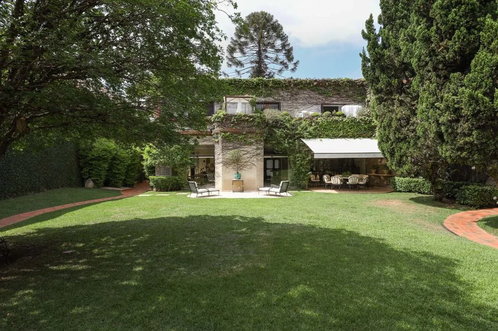 Venda/Jardim America: Casa espetacular com muita sofisticação, projetada por Octávio Pires – CA1153