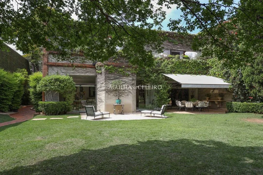 Venda/Jardim America: Casa espetacular com muita sofisticação, projetada por Octávio Pires – CA1153