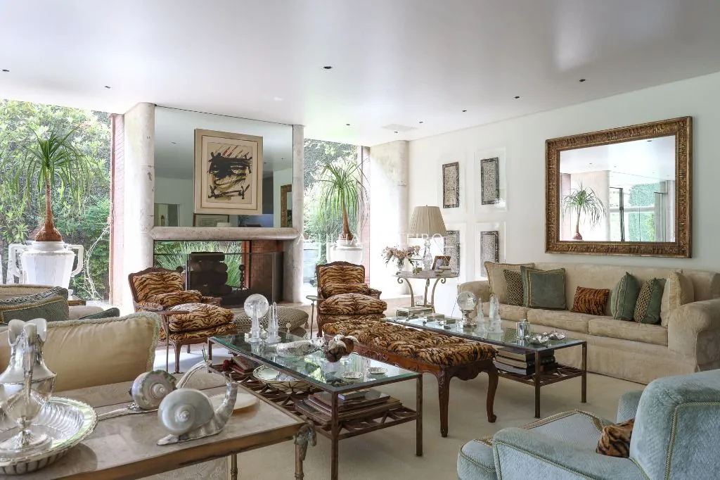 Venda/Jardim America: Casa espetacular com muita sofisticação, projetada por Octávio Pires – CA1153